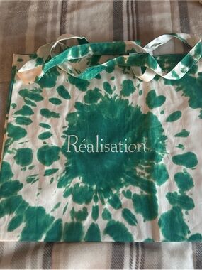 Realisation par green tie dye tote